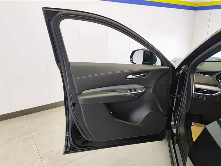 Фото 7 - Cadillac XT4