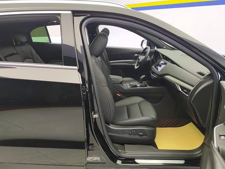 Фото 8 - Cadillac XT4