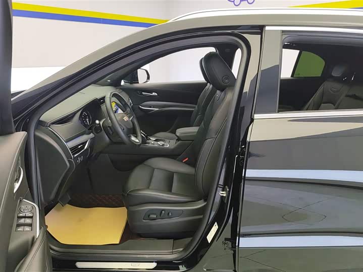 Фото 9 - Cadillac XT4