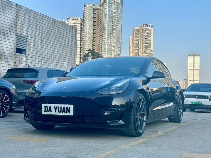 Фото 1 - Tesla Model 3