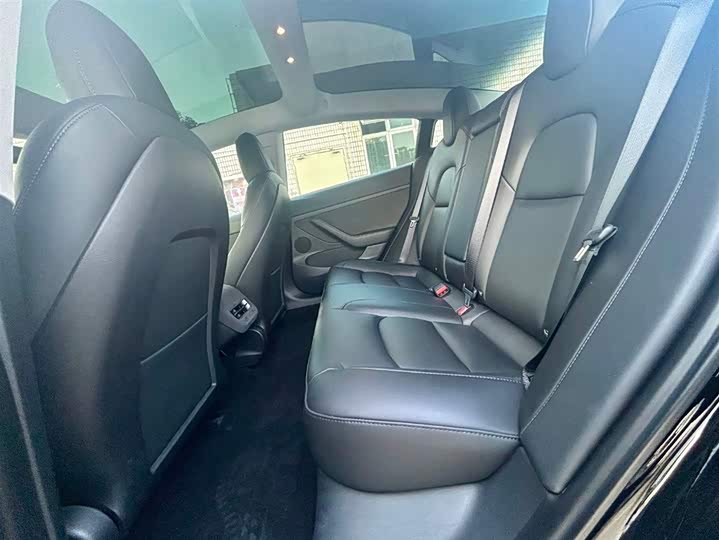 Фото 8 - Tesla Model 3