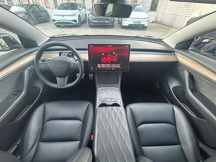 Фото 9 - Tesla Model 3