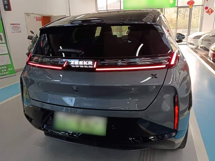Фото 6 - Zeekr X
