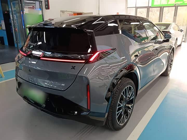 Фото 7 - Zeekr X