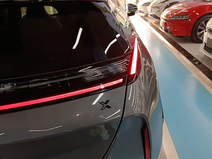 Фото 8 - Zeekr X