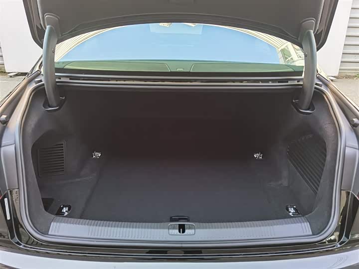 Фото 6 - Audi A8