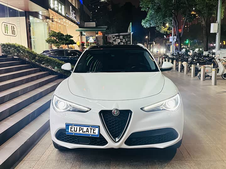 Фото 2 - Alfa Romeo Stelvio