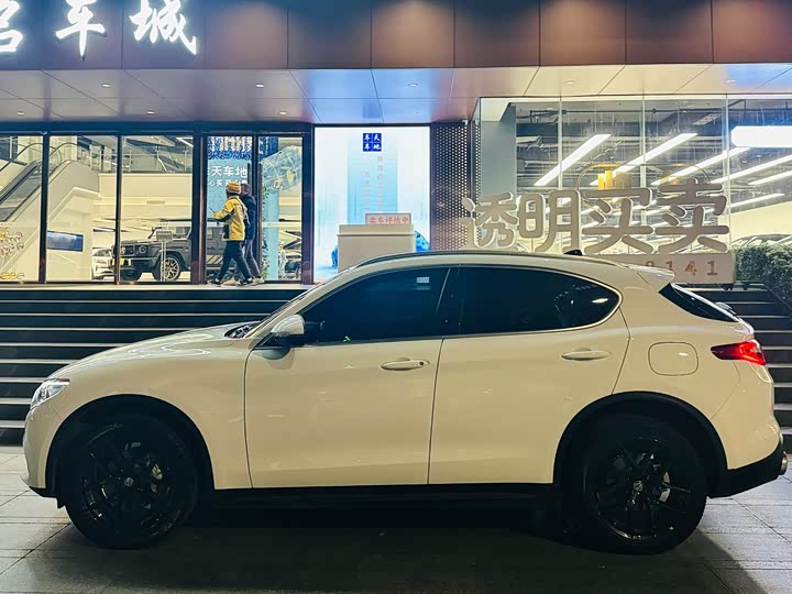 Фото 3 - Alfa Romeo Stelvio