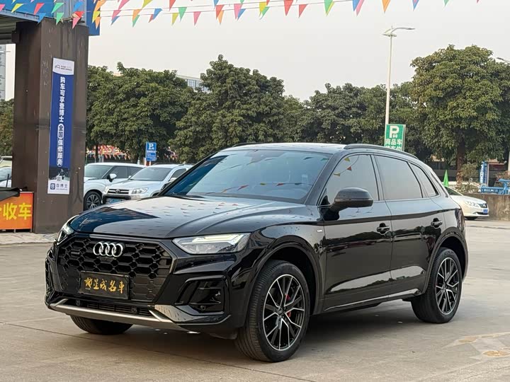 Фото 1 - Audi Q5L