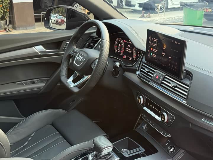 Фото 9 - Audi Q5L