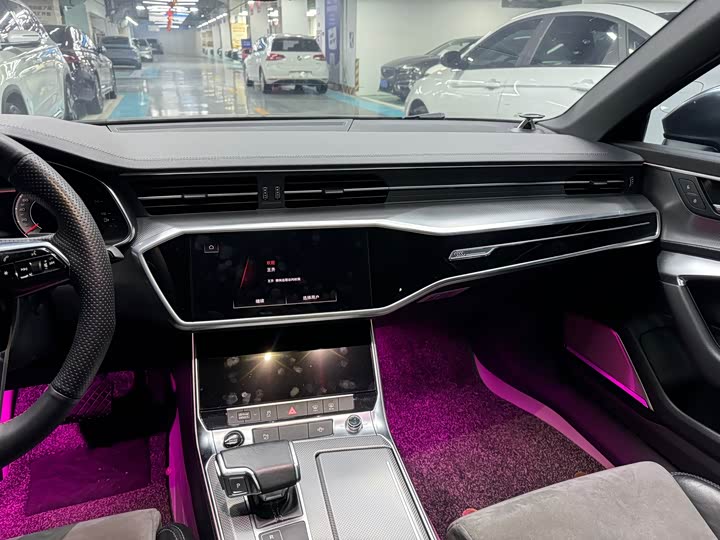 Фото 8 - Audi A6L