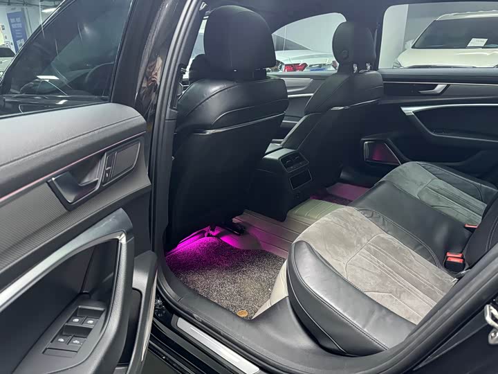 Фото 9 - Audi A6L