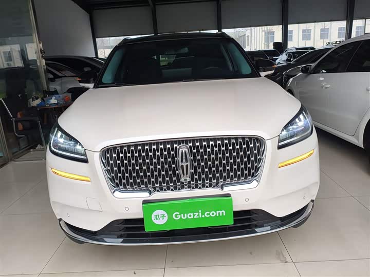 Фото 3 - Lincoln Corsair