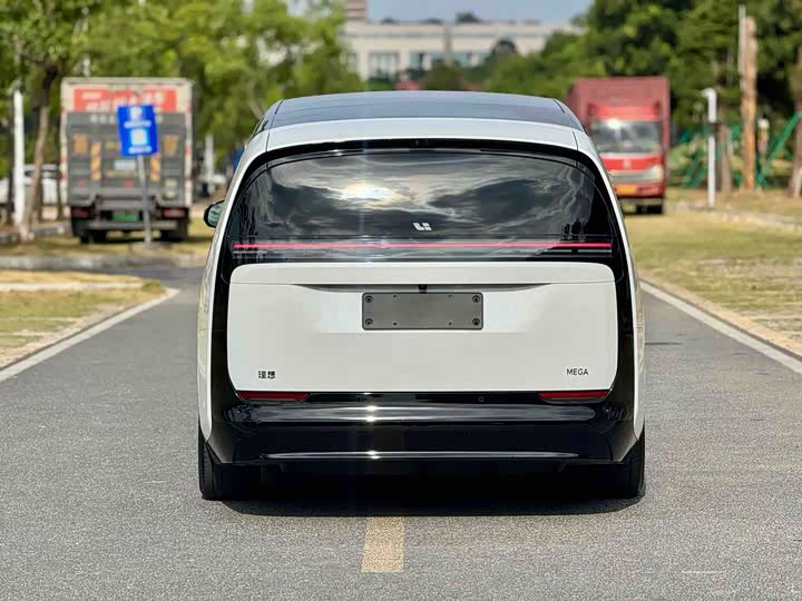 Фото 5 - LiXiang Mega