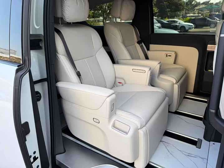 Фото 7 - LiXiang Mega