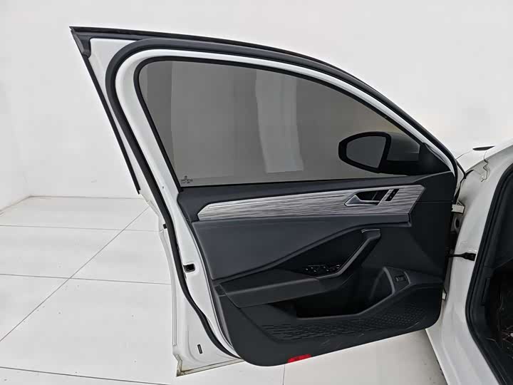 Фото 7 - Volkswagen Sagitar L