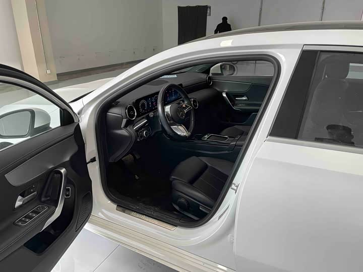 Фото 9 - Mercedes-Benz A-Class