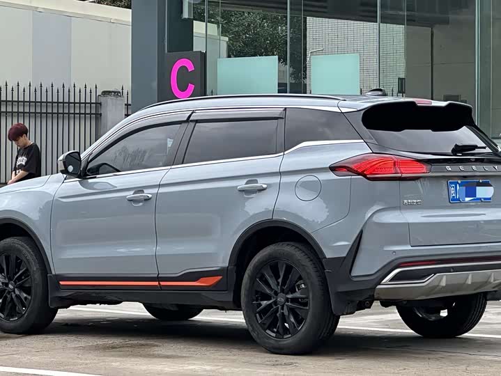 Фото 4 - Geely Atlas