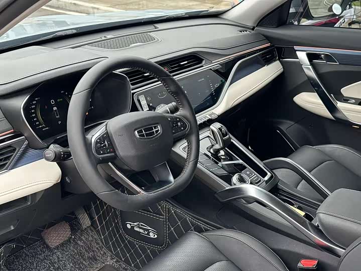 Фото 7 - Geely Atlas