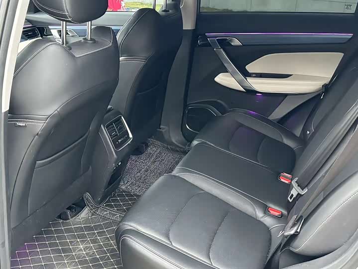 Фото 9 - Geely Atlas