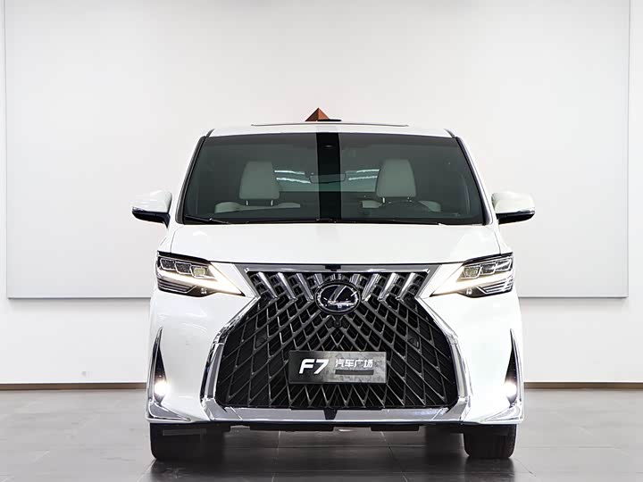 Фото 2 - Lexus LM