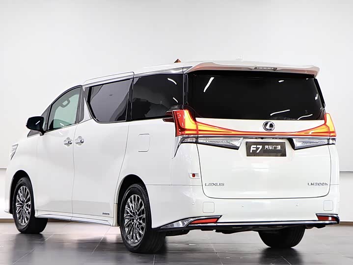 Фото 4 - Lexus LM