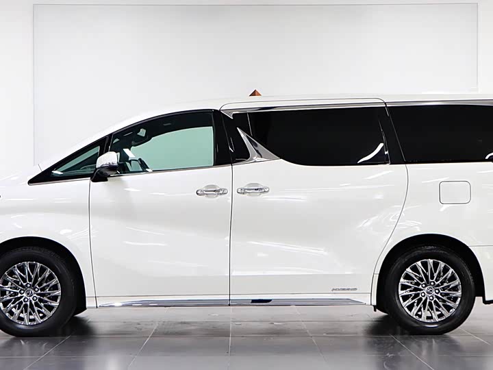 Фото 7 - Lexus LM