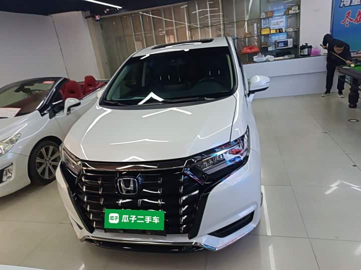 Фото 3 - Honda Elysion