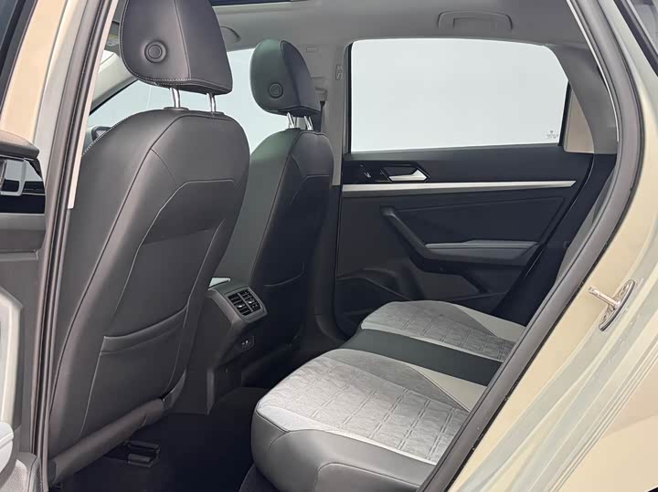 Фото 8 - Volkswagen Lavida