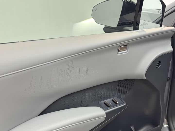 Фото 9 - Zeekr X