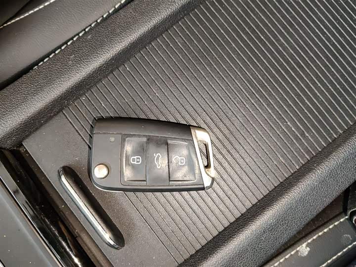 Фото 9 - Volkswagen Lamando L