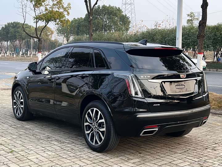 Фото 6 - Cadillac XT5
