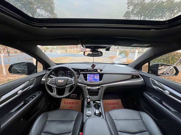 Фото 8 - Cadillac XT5