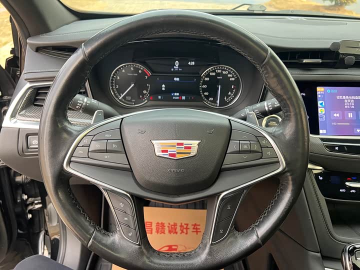 Фото 9 - Cadillac XT5