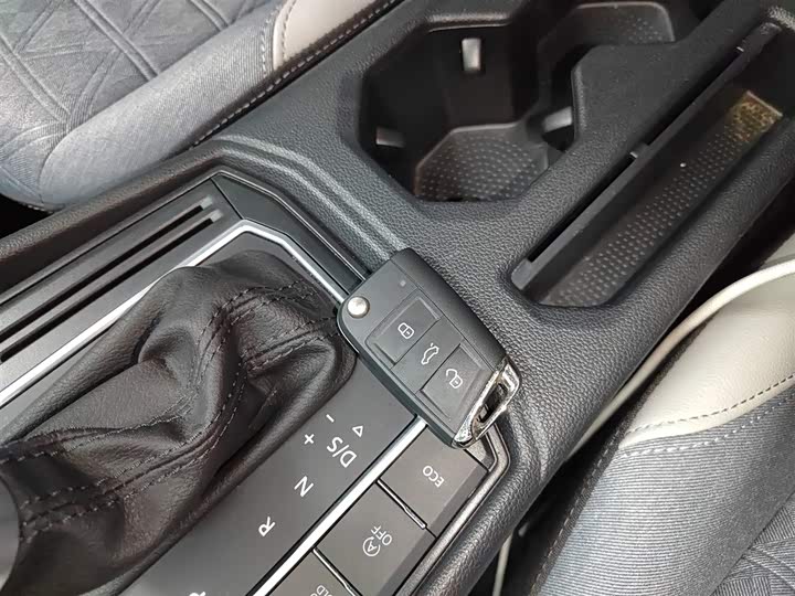 Фото 9 - Volkswagen Lavida