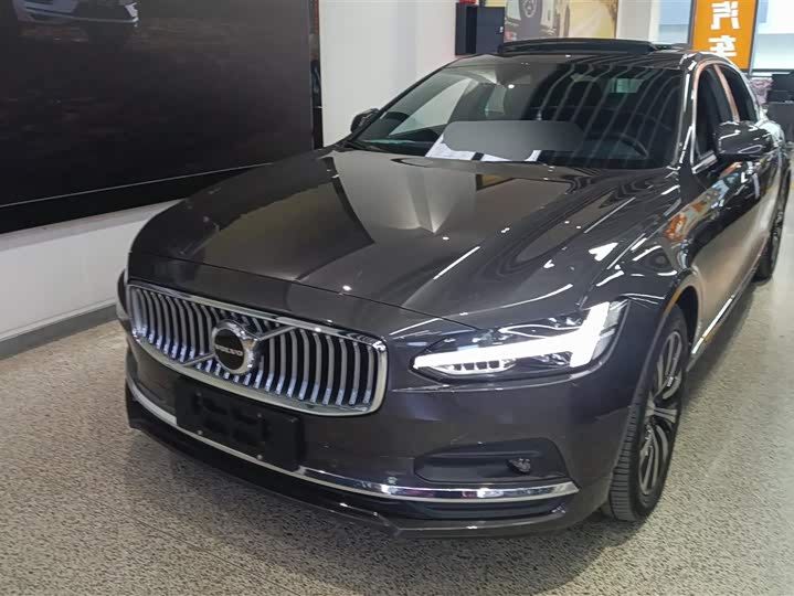 Фото 1 - Volvo S90