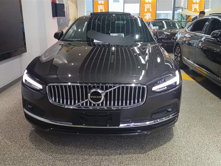 Фото 2 - Volvo S90
