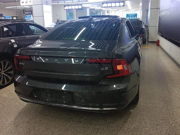 Фото 3 - Volvo S90