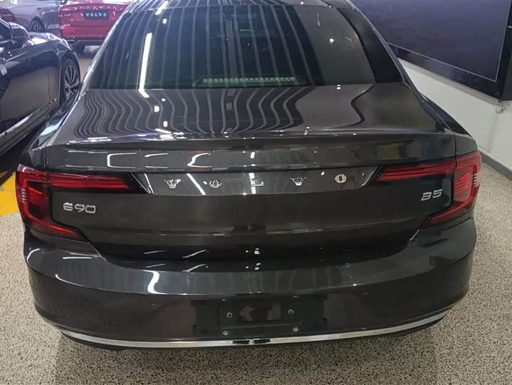 Фото 4 - Volvo S90