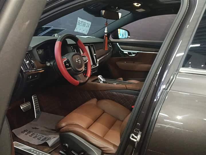 Фото 9 - Volvo S90