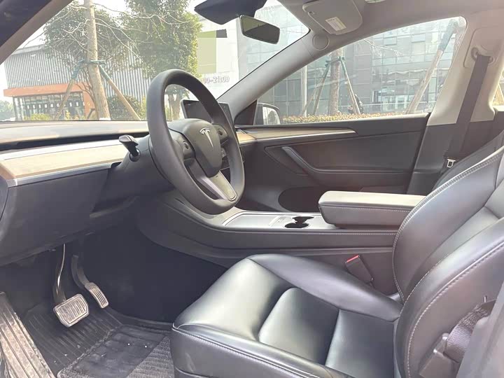 Фото 3 - Tesla Model Y