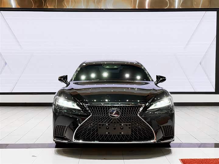 Фото 4 - Lexus LS