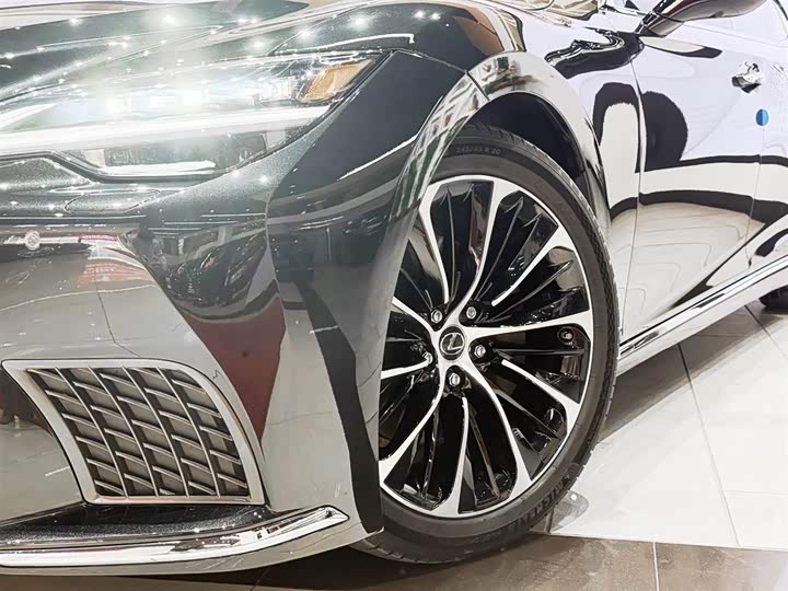 Фото 7 - Lexus LS