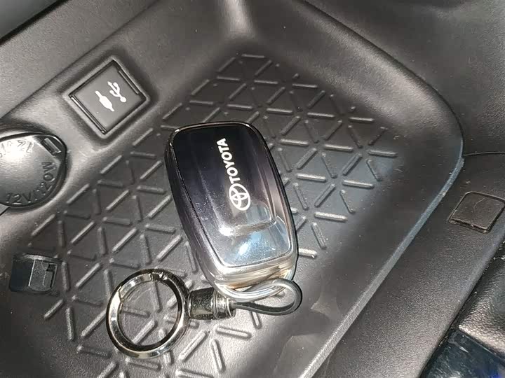 Фото 9 - Toyota Wildlander