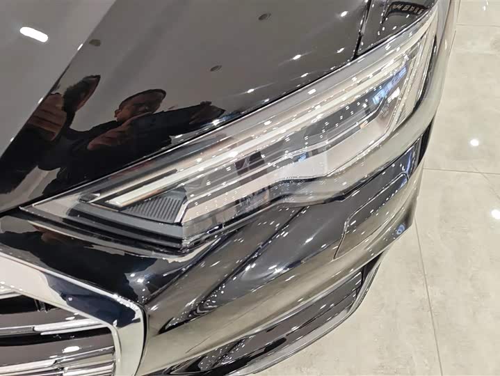 Фото 5 - Audi A6L