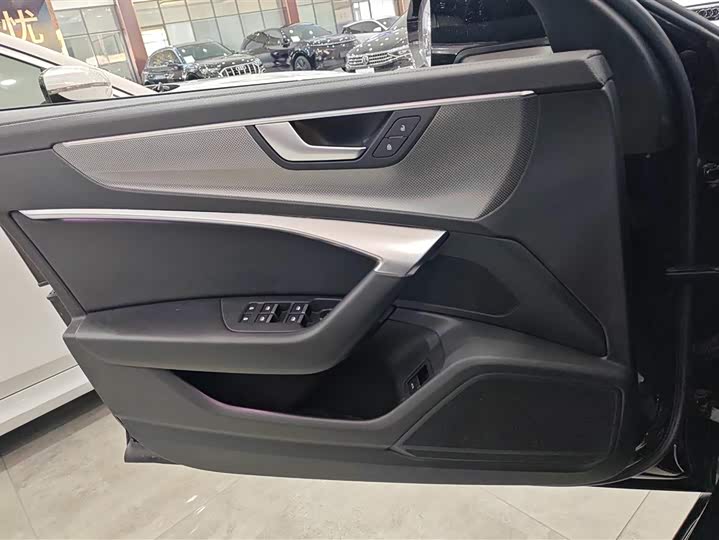 Фото 7 - Audi A6L