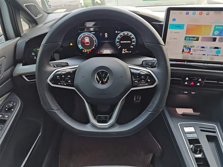 Фото 3 - Volkswagen Golf