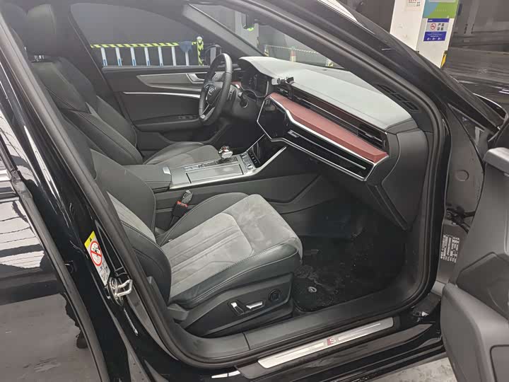 Фото 8 - Audi A6L