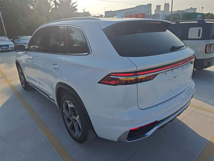 Фото 5 - Geely Monjaro