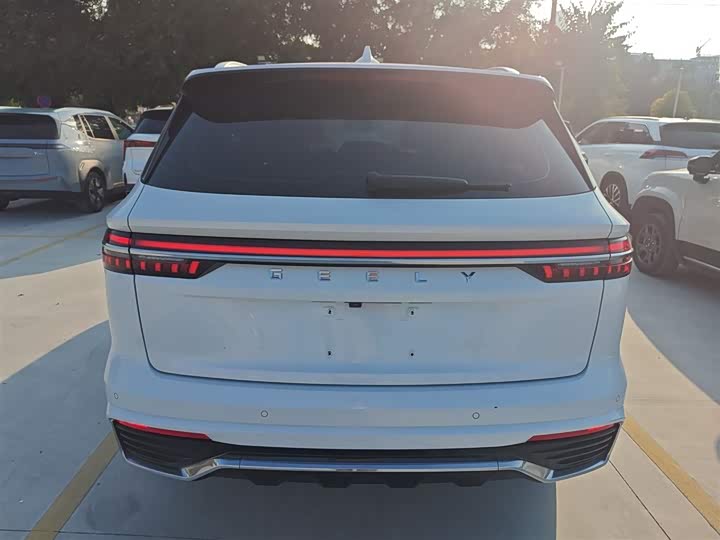 Фото 6 - Geely Monjaro